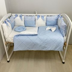 Комплект постельного белья, в детской кроватке. Голубой