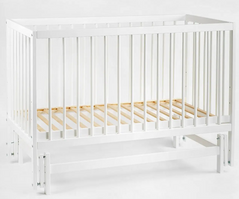 Детская кроватка для новорожденных "Сказка-2" без ящика, с маятником белая