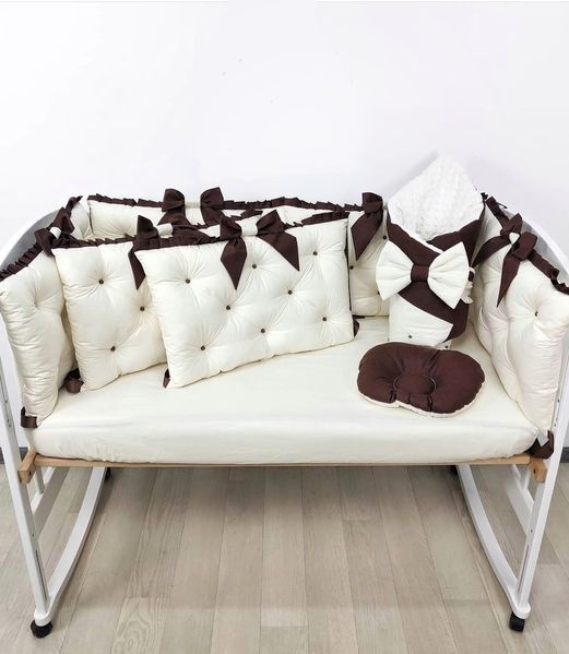 Комплект постільної білизни + Конверт на виписку-з подушечками, в дитяче ліжечко. Молочно- шоколадний, з намистинками