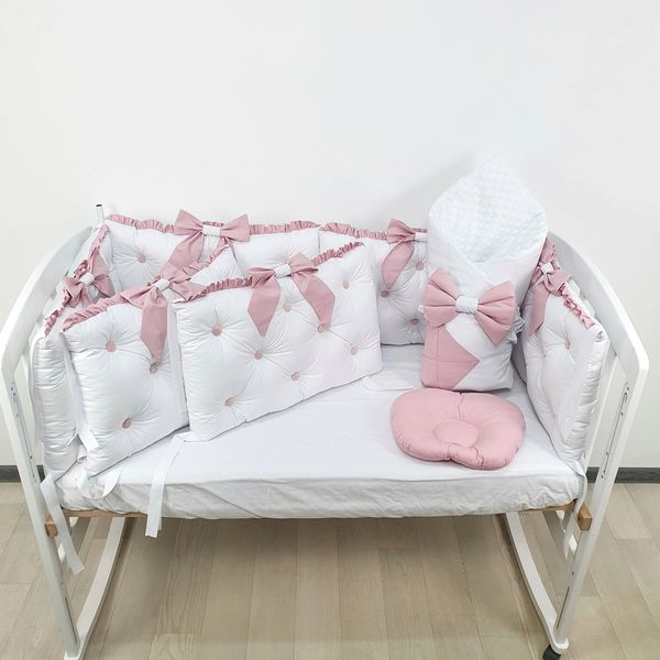 Комплект постільної білизни + Конверт на виписку-з подушечками, в дитяче ліжечко. Біло- пудровий