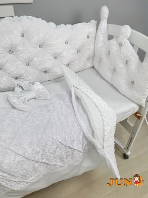 Комплект постільної білизни + Конверт на виписку-з подушечками, в дитяче ліжечко. Білий бархат з великими коронами