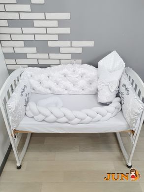 Комплект постільної білизни + Конверт на виписку-з подушечками, в дитяче ліжечко. Білий бархат, з коронами принт