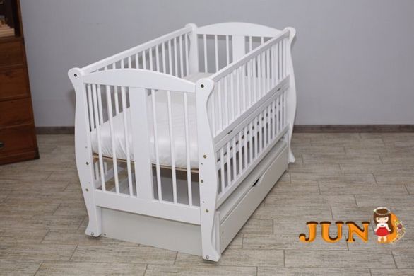 Детская кроватка для новорожденных ДУБОК Грация с ящиком, маятник, откидной бок бук белый