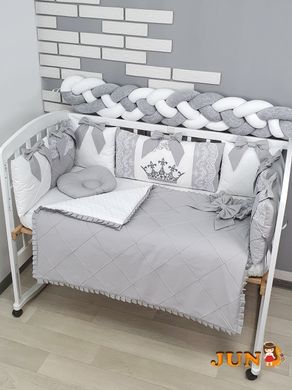 Комплект постільної білизни + Конверт на виписку-з подушечками, в дитяче ліжечко. Сірий із бантами, корона принт, мереживом та косою