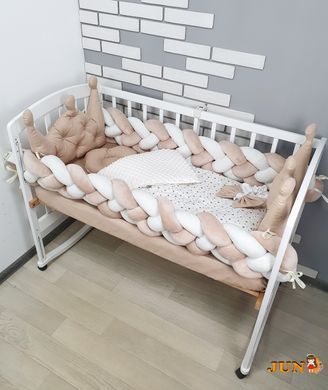 Комплект постільної білизни в дитяче ліжечко, бежевий з коронами.