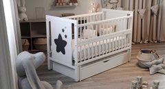 Детская кроватка для новорожденных ДУБОК Звездочка с ящиком маятник, откидной бок бук белый